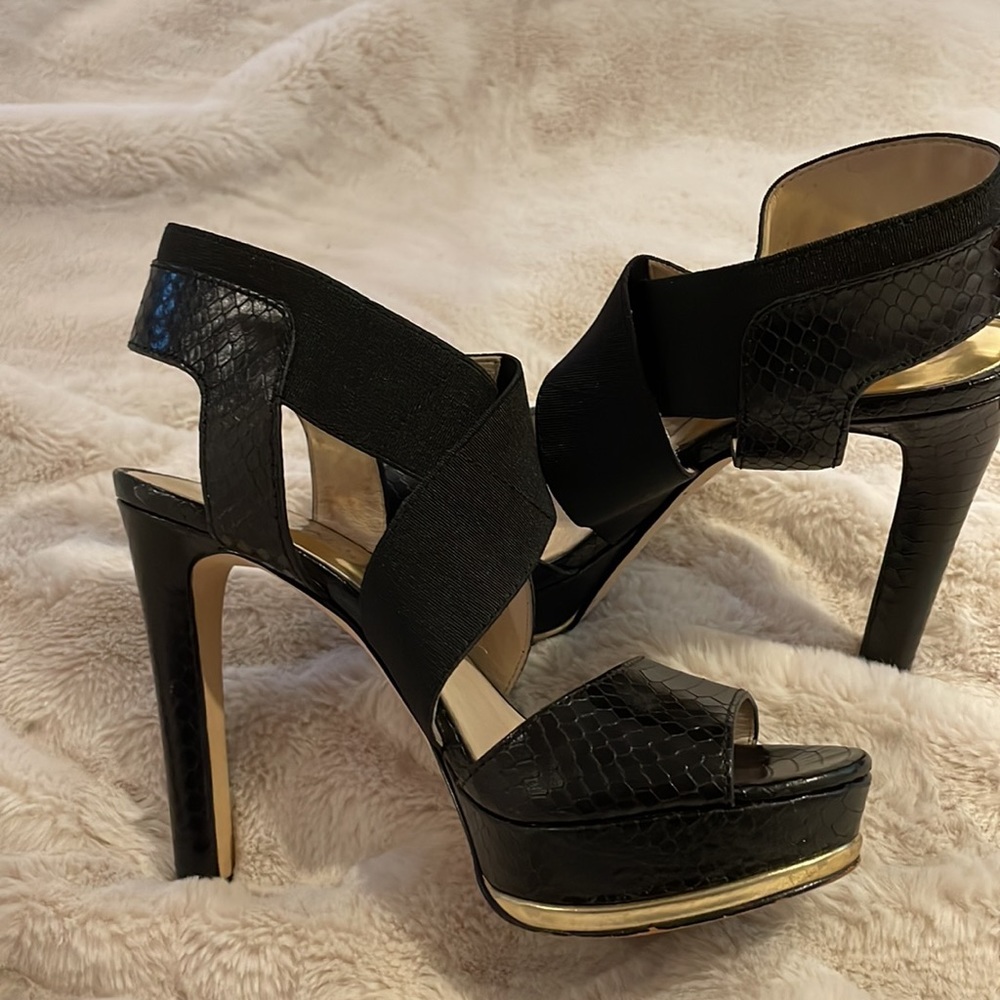 Michael Kors Platform Leather Heels - 6M - Picture 3 of 3